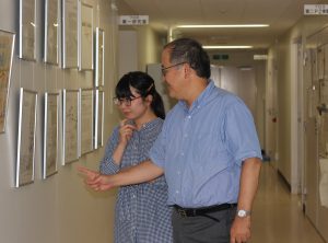 宮城大学からの短期研修生　村上ひかりさん　真剣に聞いてます。