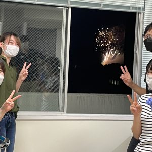 もうすっかり秋ですが・・・花火の写真をあげちゃいます。楽しかった夏の思い出。。。