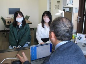 保健学科_稲葉さん（右）、宮城大学_股村さん（左）